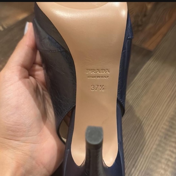 Blue Leather Prada Heels (Size 7 US) - Picture 3 of 3